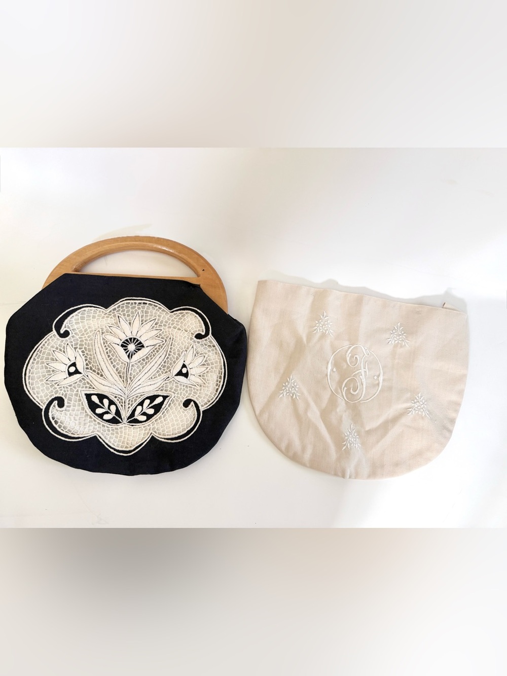 Vintage 70s Bermuda Wood Handle Bag Embroidered Floral Monogram Button Covers